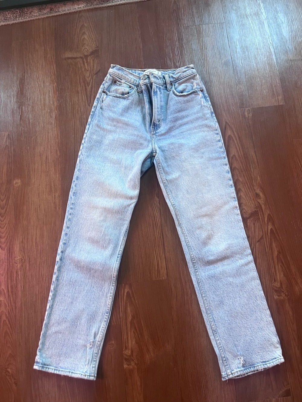 Abercrombie 90’s Straight Ultra High Rise  Short Jeans